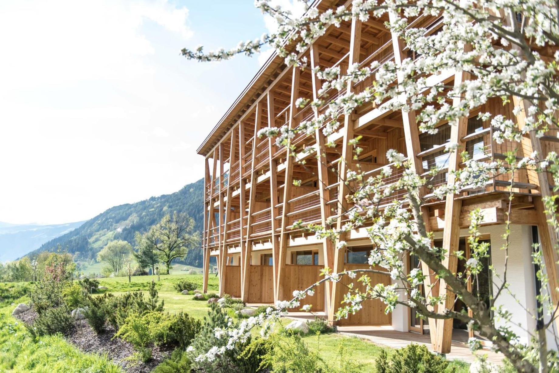 Taubers Bio Vitalhotel Chienes Exterior foto